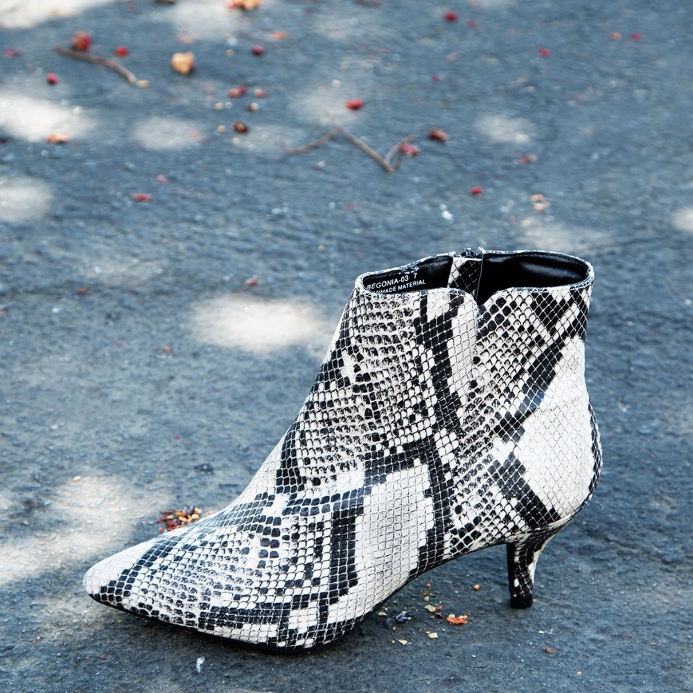 NEW🔥 Python Snake Kitten Heel Ankle Booties Boots - Picture 5 of 7